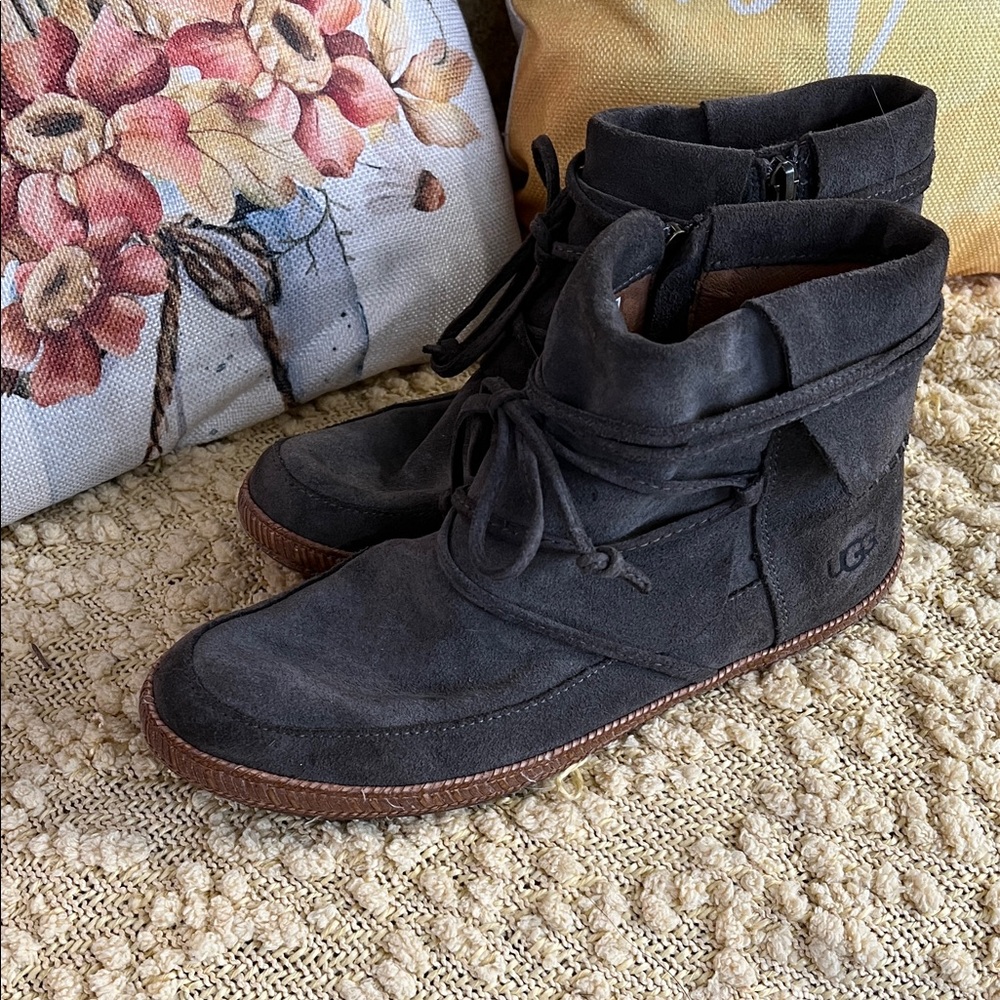 UGG Women's REID SLATE bootie sz 9
